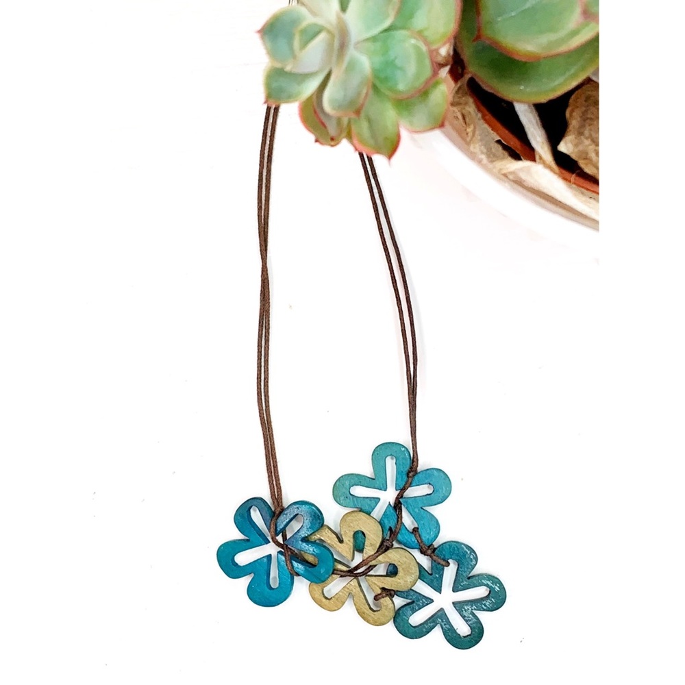 ✨4/$24 Retro wooden flower necklace